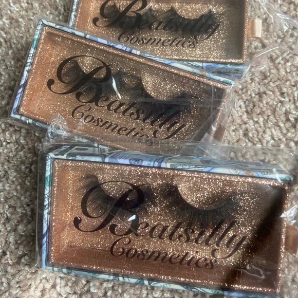 Lashes - Picture 2 of 2